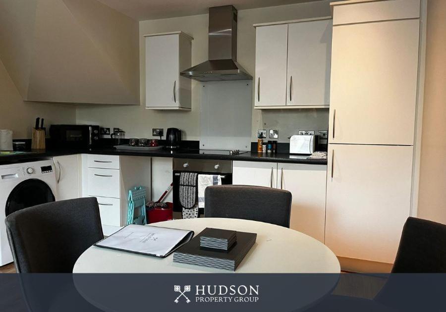 Central Townhouse With Parking Telford Luaran gambar
