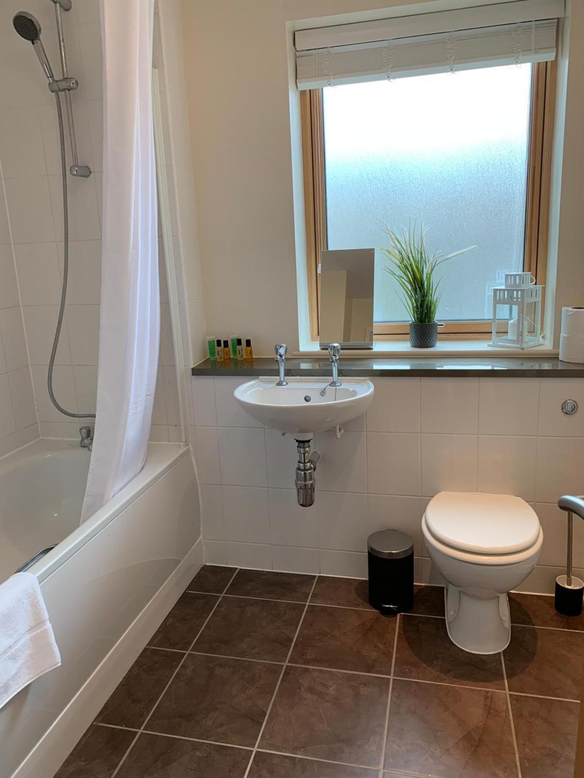 Central Townhouse With Parking Telford Luaran gambar