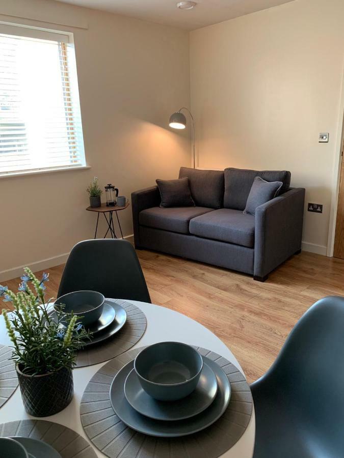 Central Townhouse With Parking Telford Luaran gambar